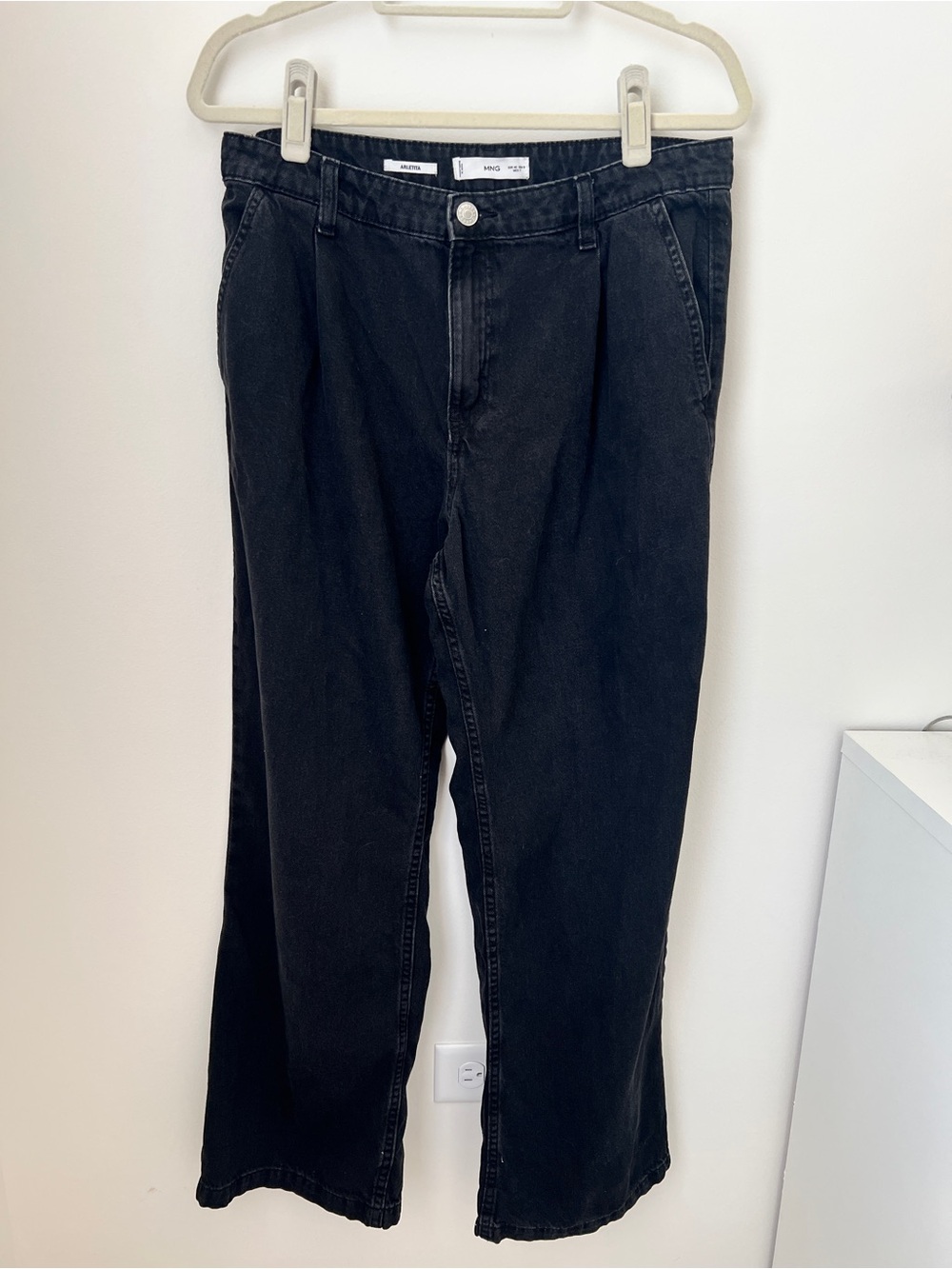 Women’s Mango Arletita trouser jeans in black size 8.